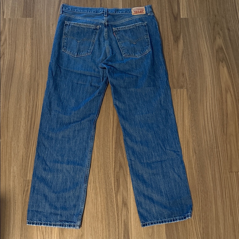 Women’s Levi’s size 32 - Picture 3 of 3